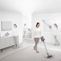 Aspirateur-balai sans fil V7 Advanced de Dyson - Argenté