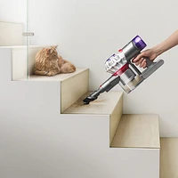 Aspirateur-balai sans fil V7 Advanced de Dyson - Argenté