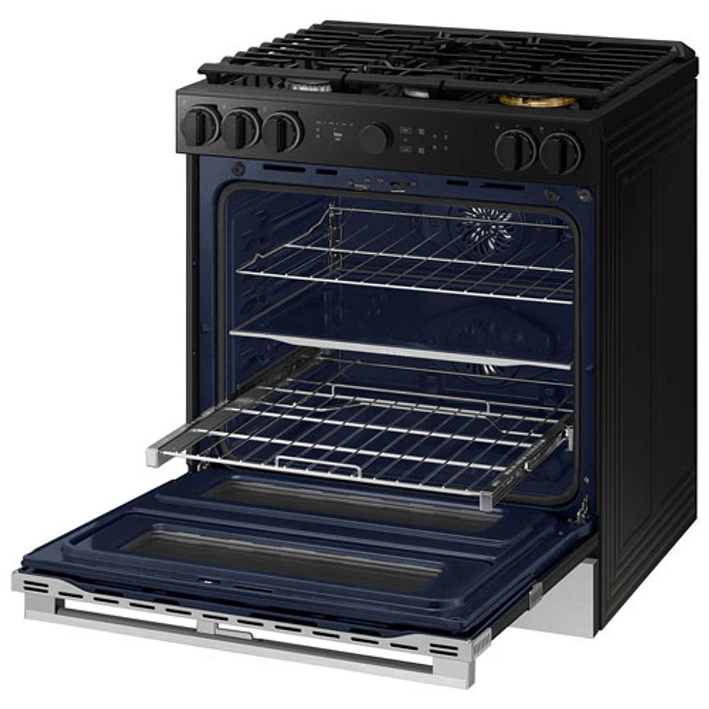 Cuisinière biénergie encastrable avec friture à air chaud à deux fours et 5 brûleurs 30 po de Samsung (NSY6DG8550SRAC) - Acier inoxydable