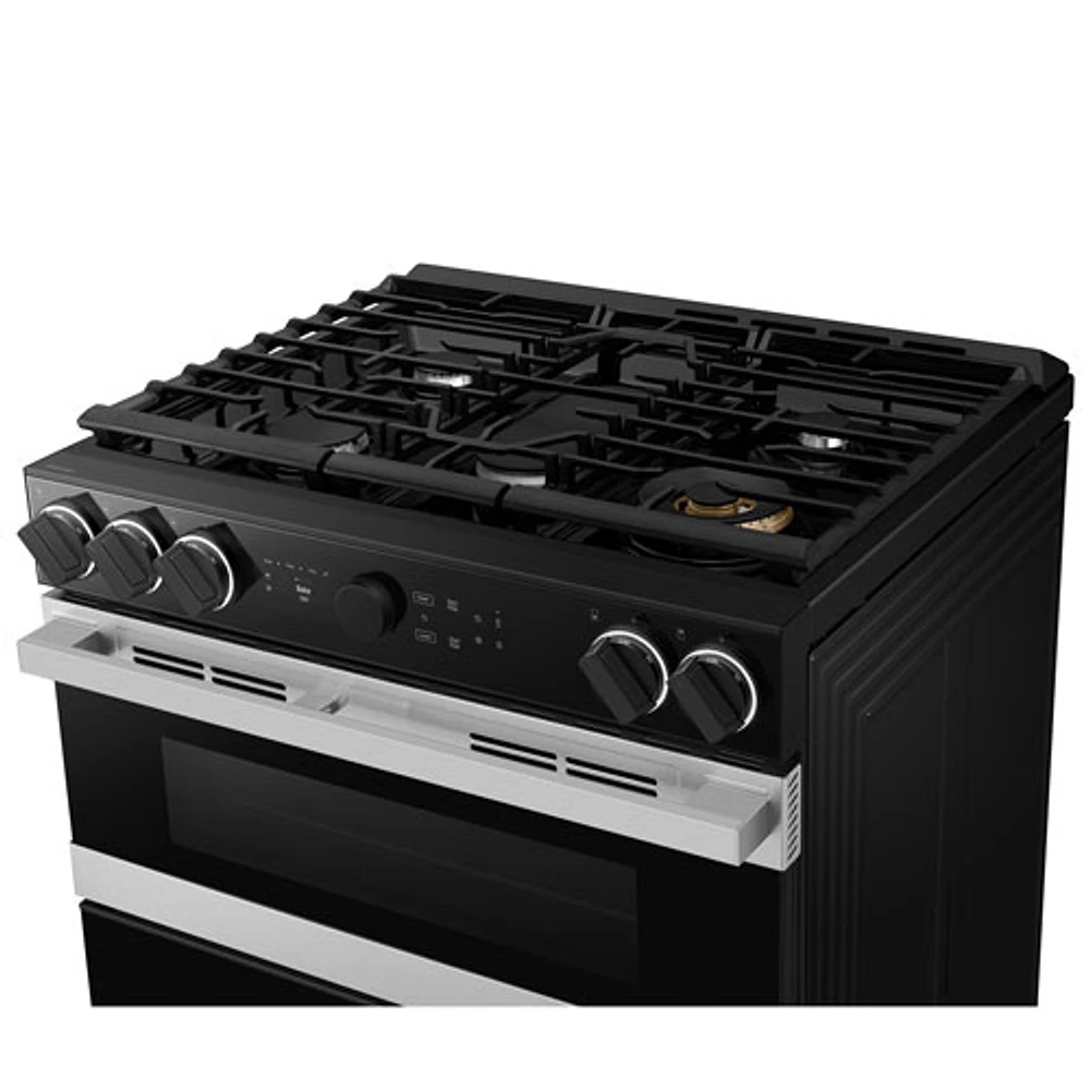 Cuisinière biénergie encastrable avec friture à air chaud à deux fours et 5 brûleurs 30 po de Samsung (NSY6DG8550SRAC) - Acier inoxydable