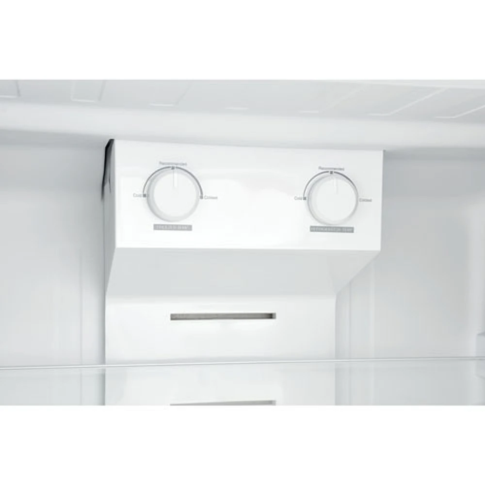 Réfrigérateur à congélateur supérieur 28 po 16 pi³ de Frigidaire (FRTE1622AS) - Acier inoxydable