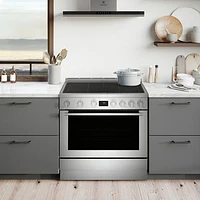 Cuisinière à induction autonome à 5 éléments avec convection véritable 4,4 pi³ 36 po d'Electrolux (ECFI3668AS) - Inox