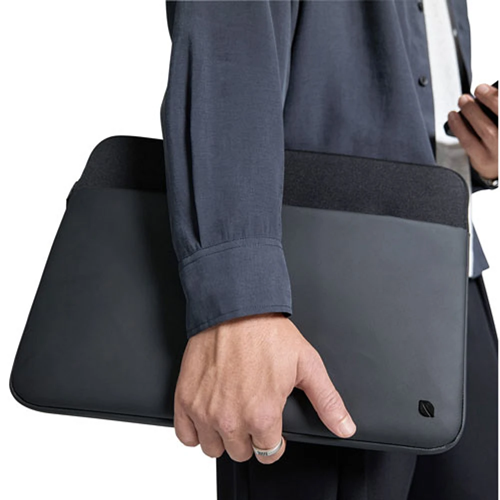 Incase A.R.C. 16" Laptop Sleeve - Black