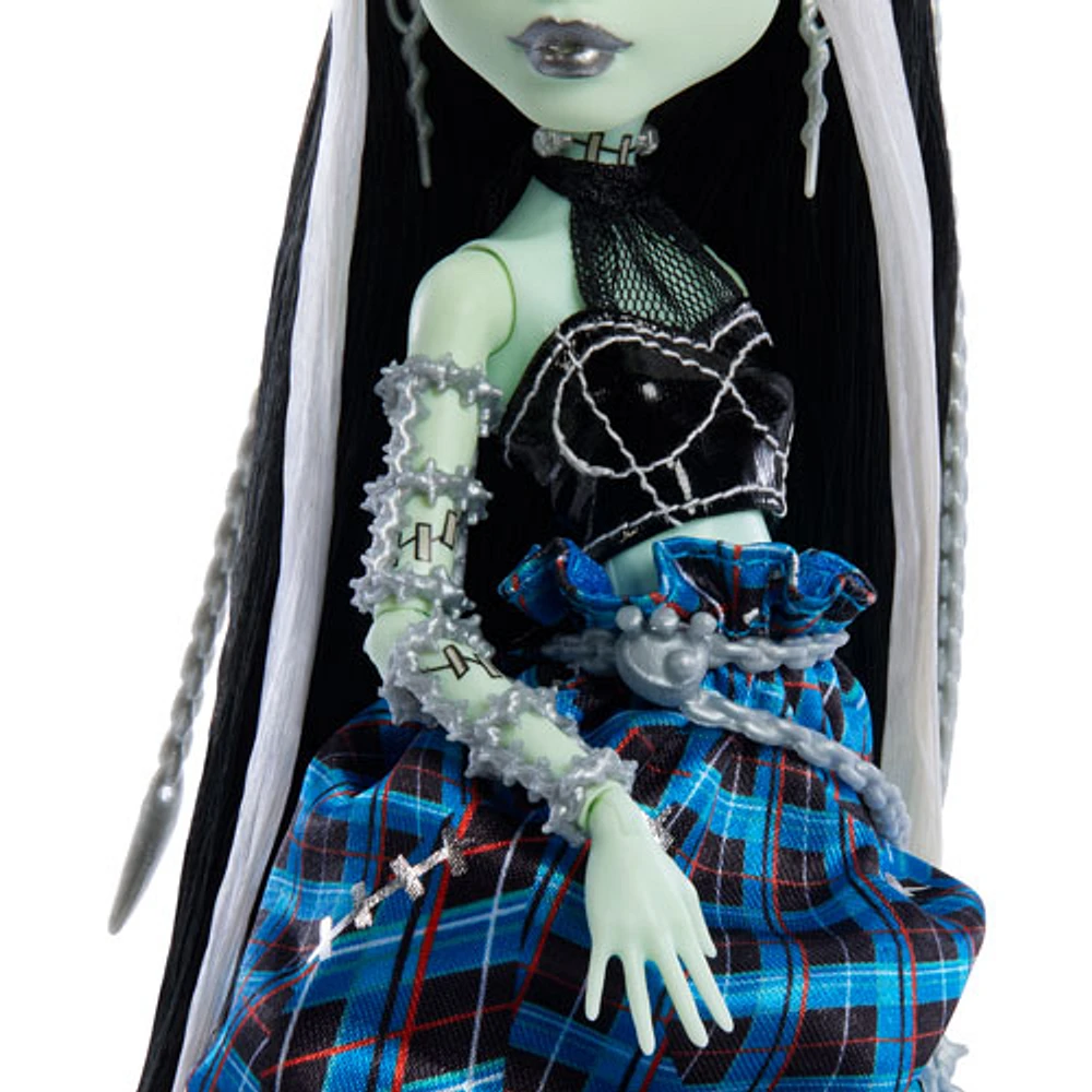 Mattel Monster High Stitched in Style Frankie Stein Doll