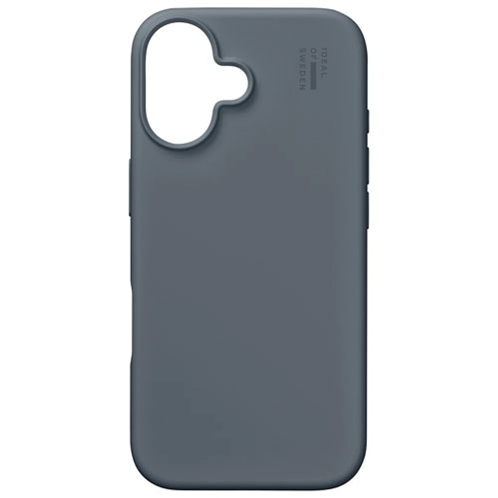Étui souple ajusté en silicone d'Ideal of Sweden avec MagSafe pour iPhone 16 - Bleu minuit