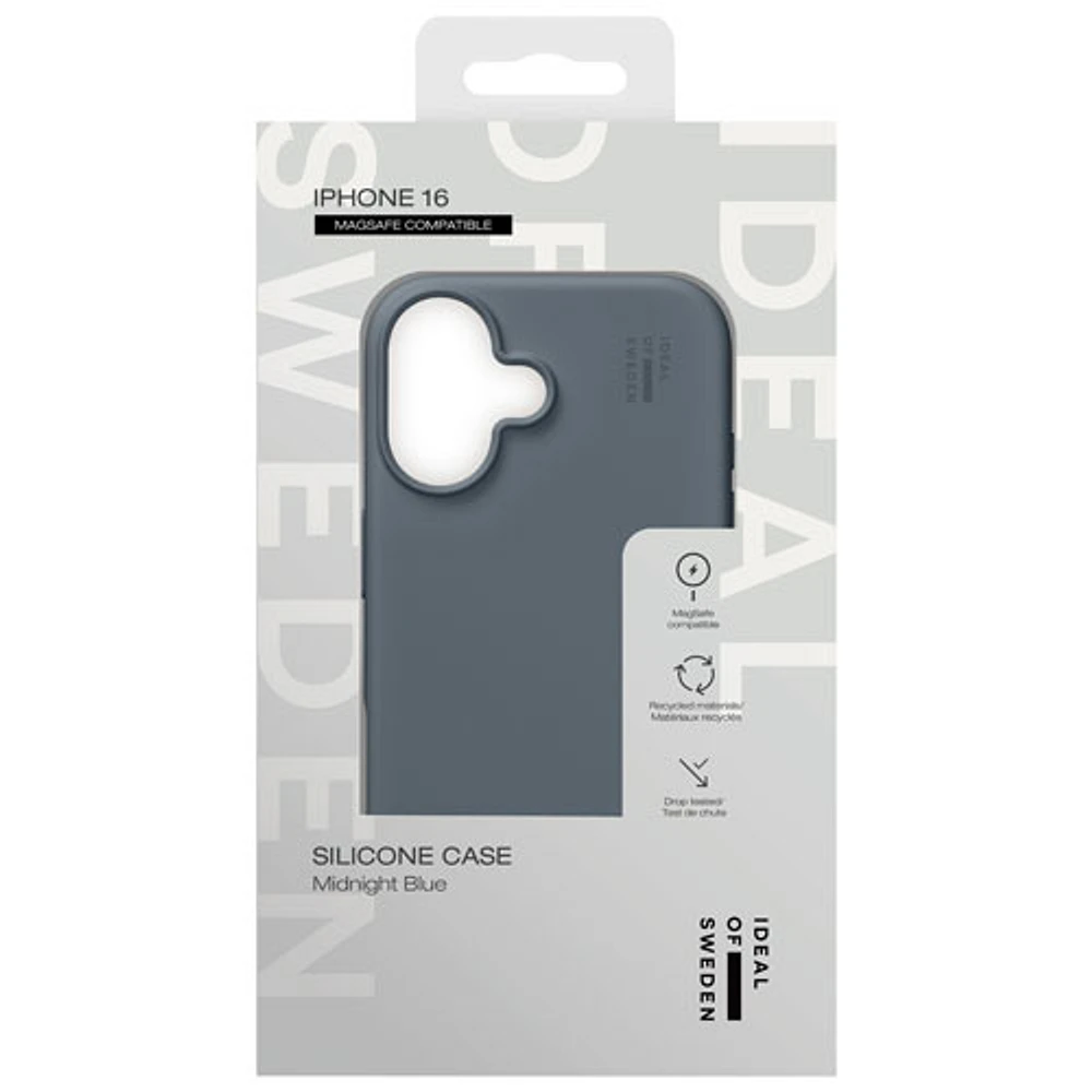 Étui souple ajusté en silicone d'Ideal of Sweden avec MagSafe pour iPhone 16 - Bleu minuit