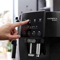 De'Longh iMagnifica Start Automatic Espresso Machine with Manual Milk Frother - Black