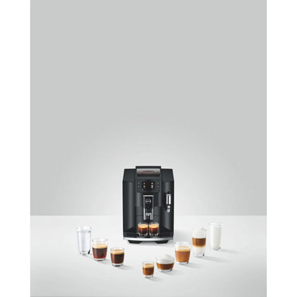 Machine à espresso automatique E8 de Jura avec moulin à café - Blanc piano