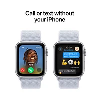 Apple Watch SE (GPS + Cellular) de 40 mm avec boîtier en aluminium argenté et bracelet sport à rabat nuage bleu par TELUS