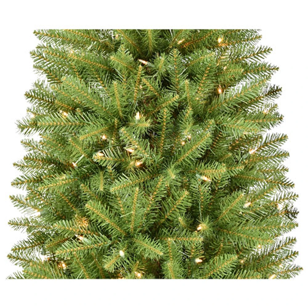 Arbre de Noël mince de 7 pi avec lumières de Puleo (301-KEPSL-70C3-CUL) - Épinette Keyport