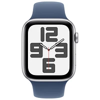 Apple Watch SE (GPS + cellulaire) de mm avec boîtier en aluminium argenté et bracelet sport denim par Koodo - Moyen/Grand