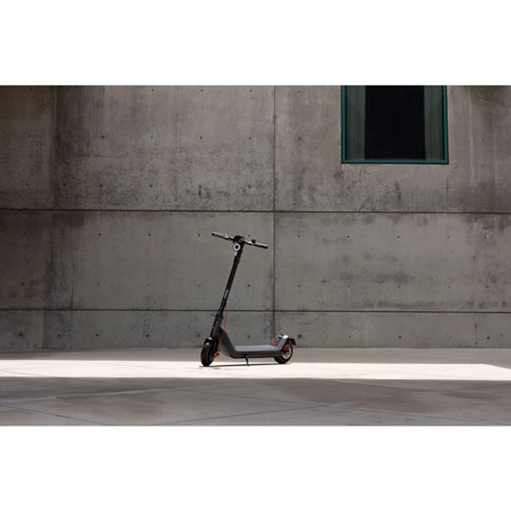NIU KQi3 MAX Electric Scooter (450 W Motor / Up to 65km Range / 32 km/h Top Speed) - Space Grey