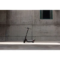 NIU KQi3 MAX Electric Scooter (450 W Motor / Up to 65km Range / 32 km/h Top Speed) - Space Grey