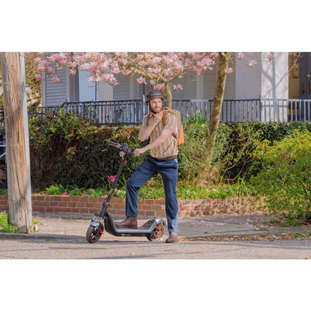 NIU KQi300X Electric Scooter (Up to 1000 W Motor / Up to 60km Range / 32 km/h Top Speed) - Space Grey