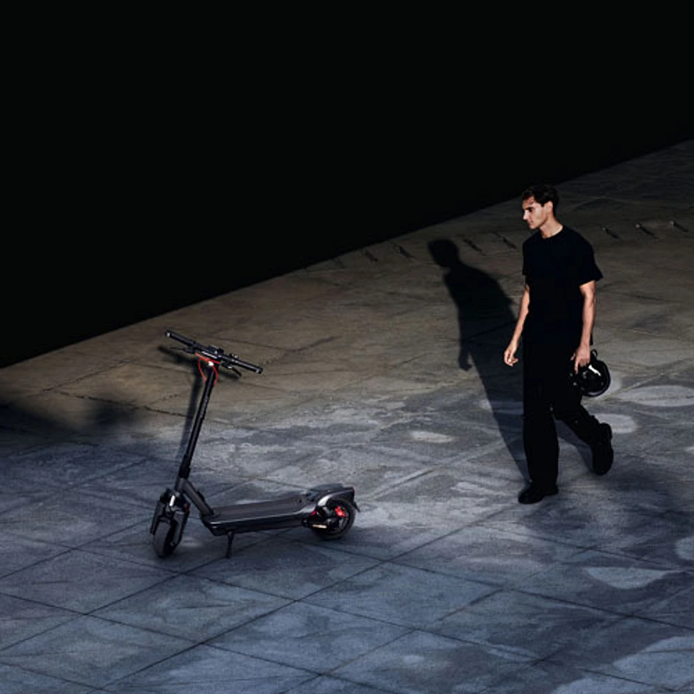 Segway Max G3 Electric Scooter (2000W Motor/ Up to 80km Range/ 45km/h Top Speed)