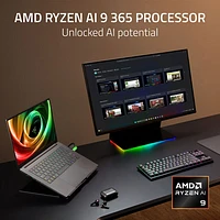 Portable de jeu Copilot+ PC de 14 po Blade de Razer - Noir (Ryzen AI 9 365 d'AMD/RAM 32 Go/SSD 1 To/RTX 5070)