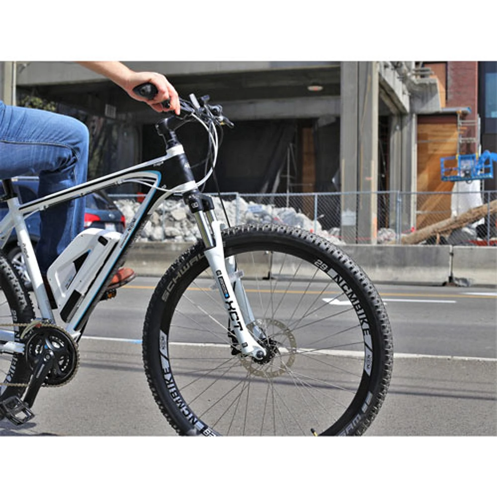 Vélo de tout-terrain électrique Prague de NCM (moteur de 350 W/autonomie de 100 km/vitesse maximale de 32 km/h