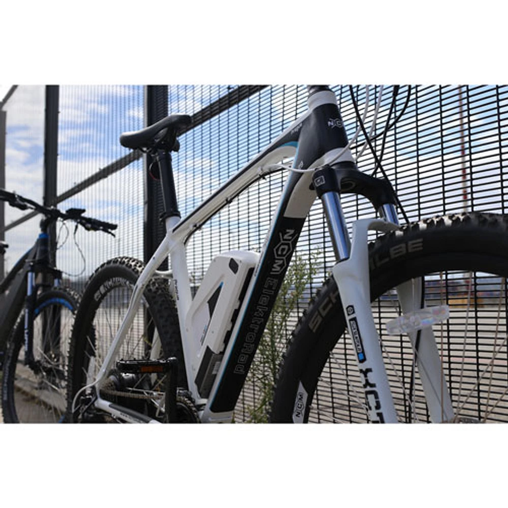 Vélo de tout-terrain électrique Prague de NCM (moteur de 350 W/autonomie de 100 km/vitesse maximale de 32 km/h