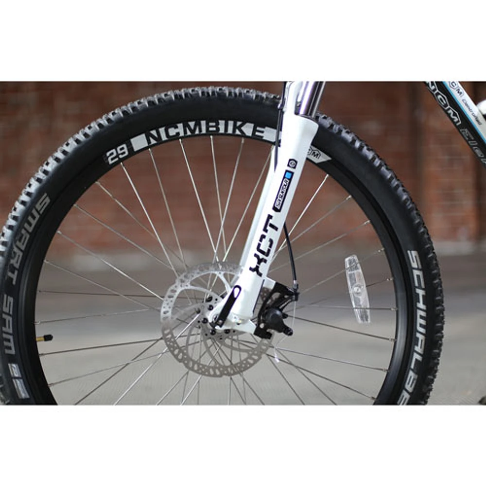 Vélo de tout-terrain électrique Prague de NCM (moteur de 350 W/autonomie de 100 km/vitesse maximale de 32 km/h