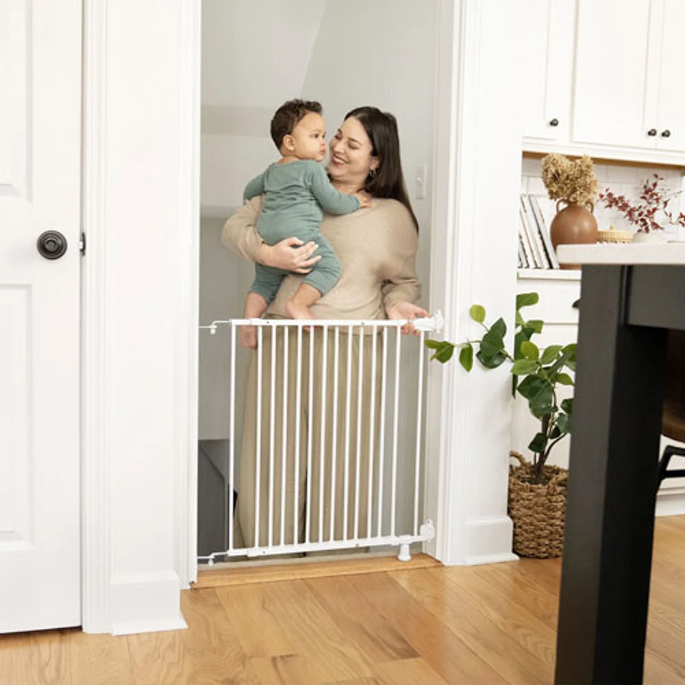 Barrière de sécurité fixe pour bébé/chien Stairway 42W d'Ingenuity - Blanc