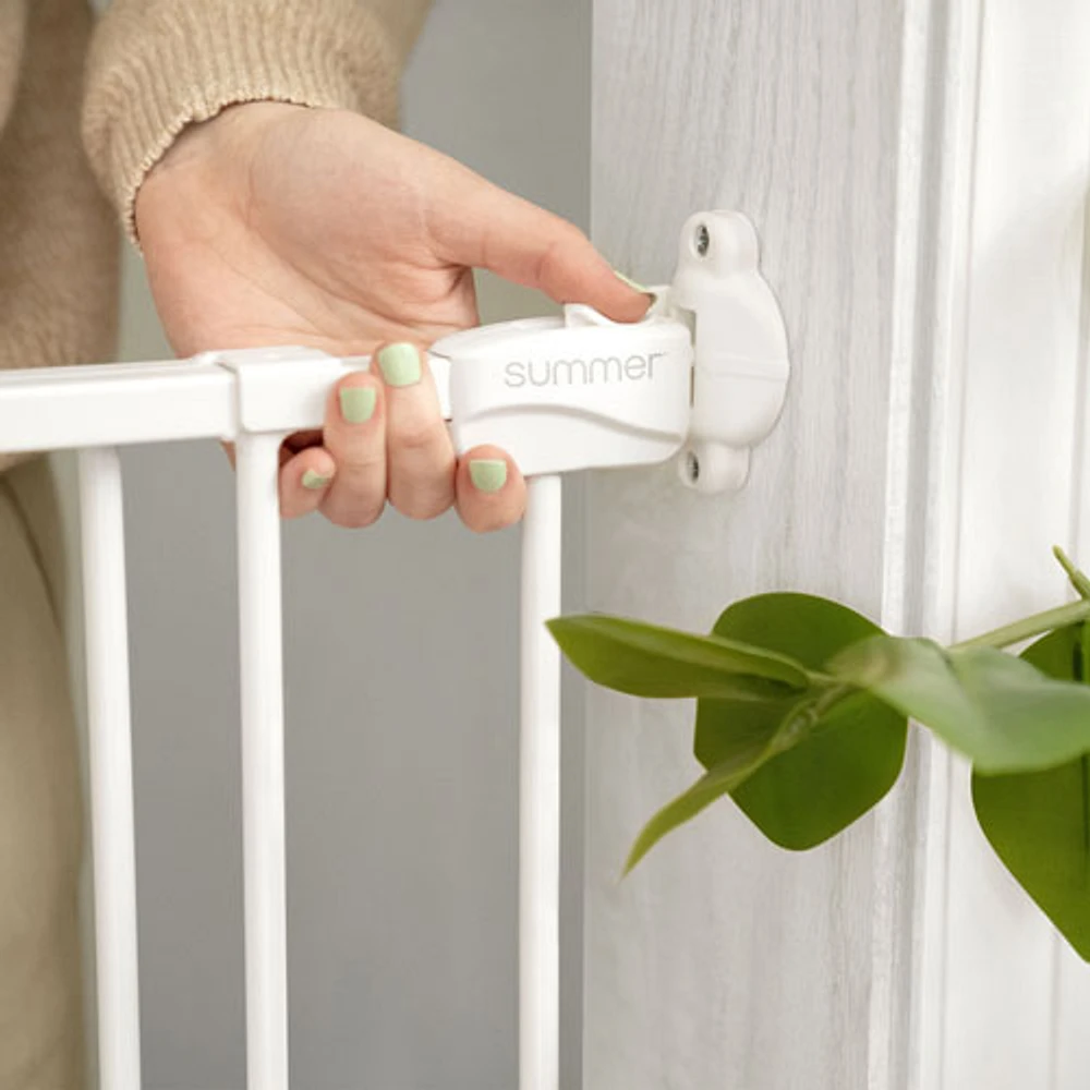 Barrière de sécurité fixe pour bébé/chien Stairway 42W d'Ingenuity - Blanc