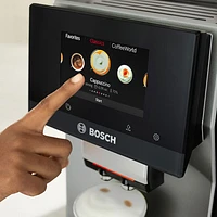 Machine à espresso automatique VeroCafe 800 de Bosch avec système de lait intégré