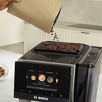 Machine à espresso automatique VeroCafe 800 de Bosch avec système de lait intégré