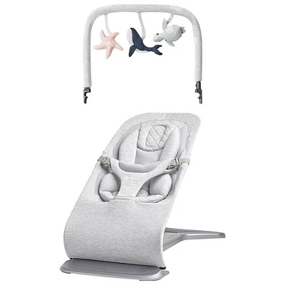 Siège sauteur 3-en-1 Evolve d'Ergobaby et barre de jouets