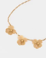 Collar con flores