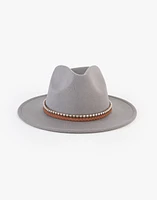 Fedora con tachas