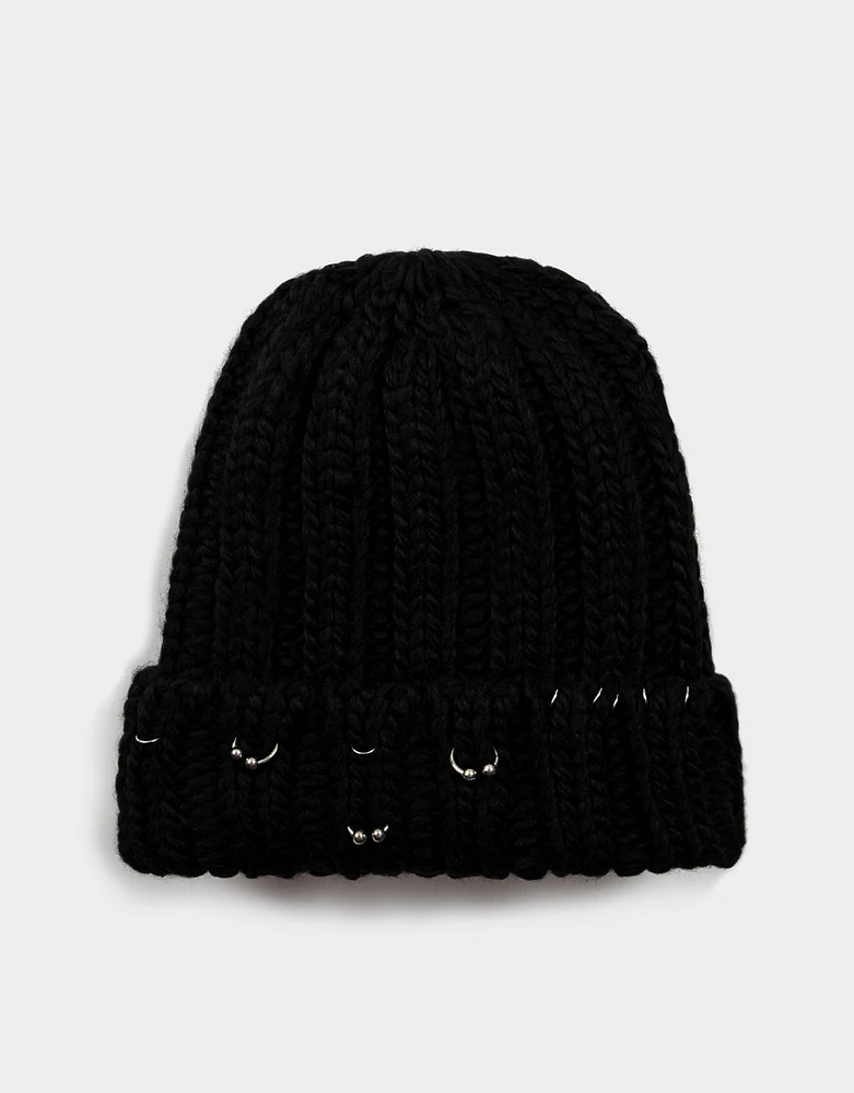 Gorro con piercing