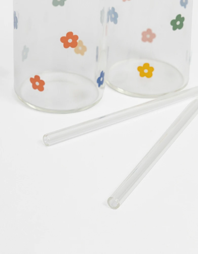 Set de vasos de vidrio con flores