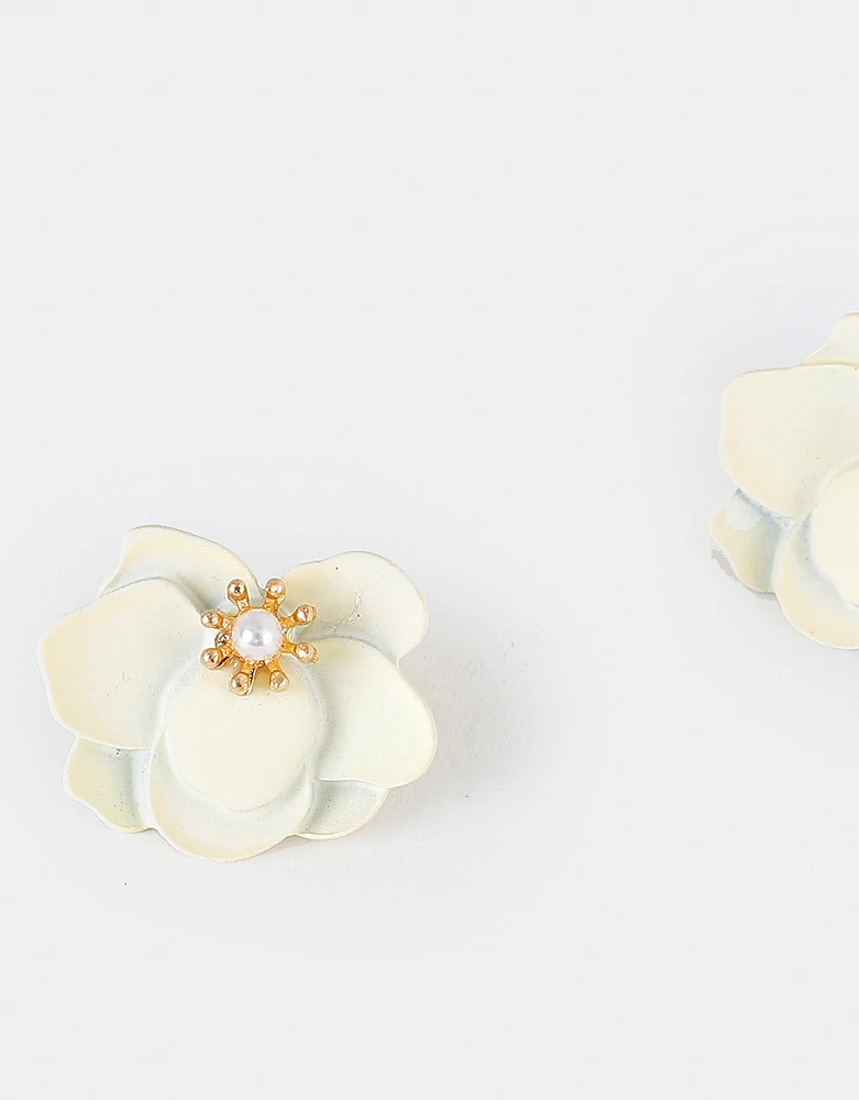 Aretes pasantes con flores