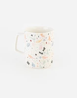 Taza de cerámica con estampa simil terrazzo