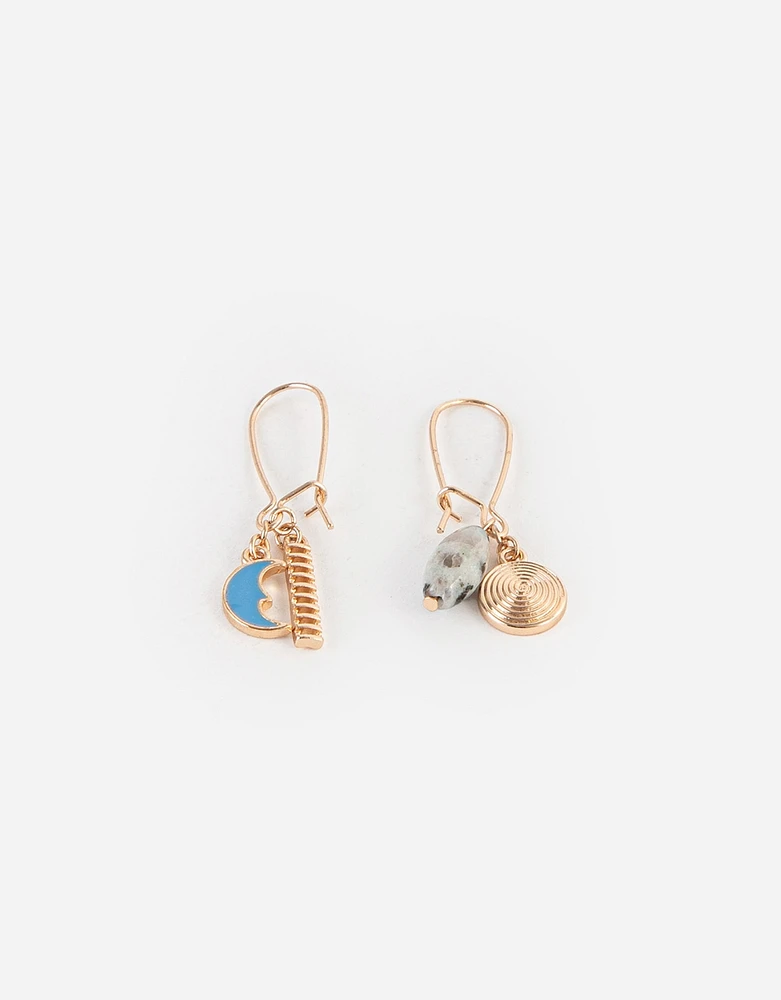 Aretes colgantes dispares