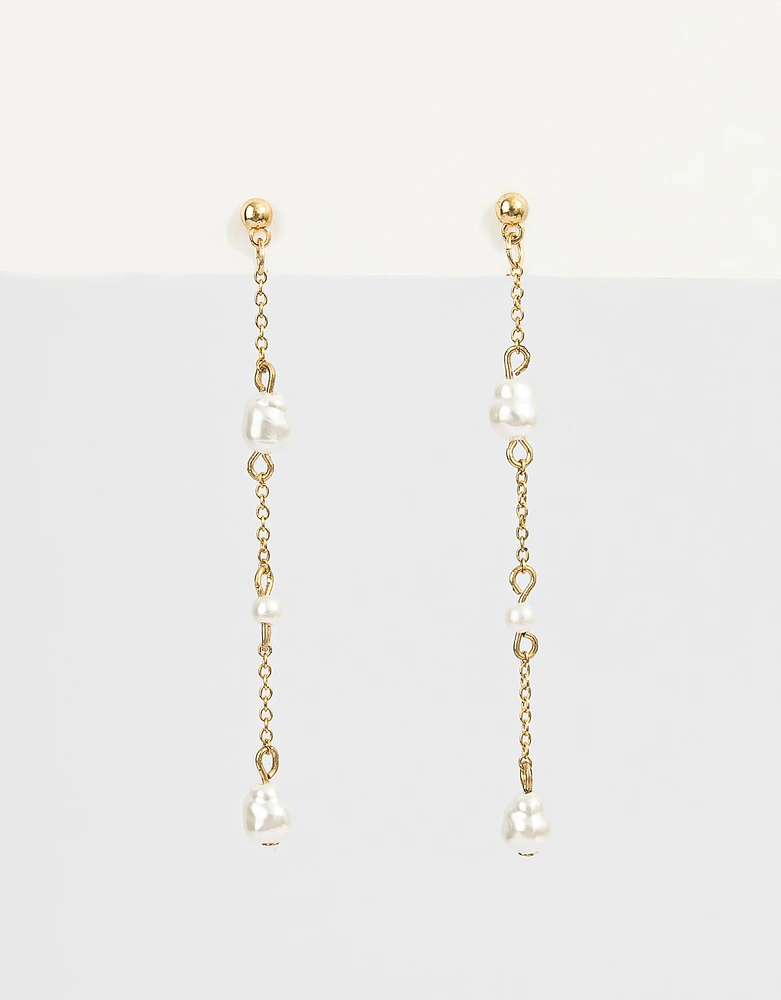 Aretes largos con perlas