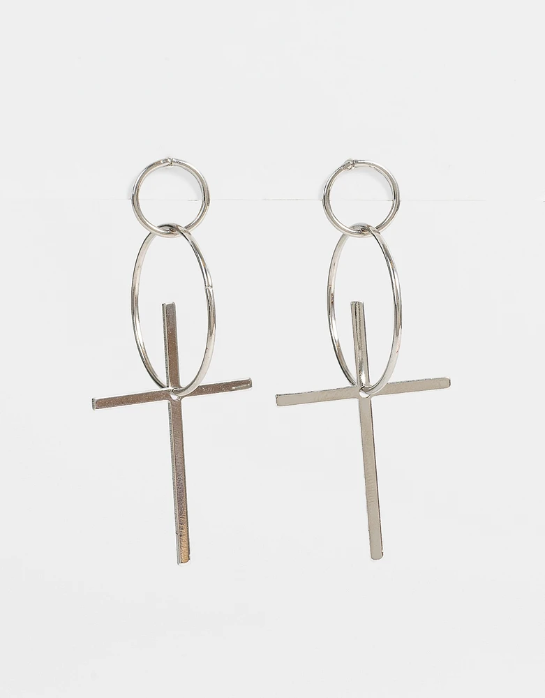 Aretes colgantes largos con cruz