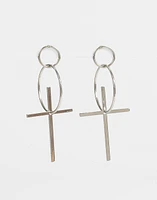 Aretes colgantes largos con cruz