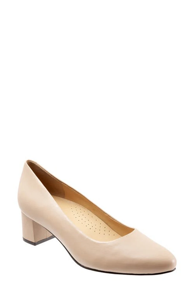 Trotters Kari Pointy Toe Pump Nude/Natural at Nordstrom,