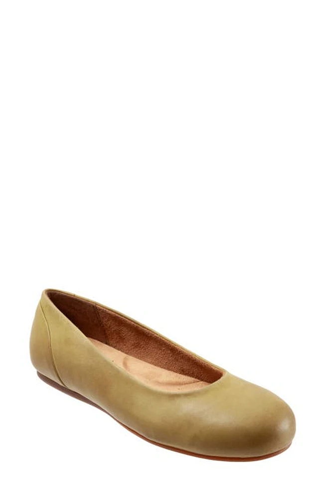 SoftWalk Sonoma Flat Light Olive Leather at Nordstrom,