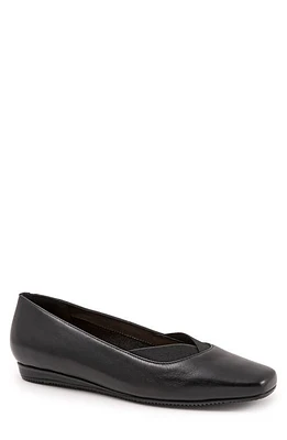 SoftWalk Vianna Flat Black at Nordstrom,