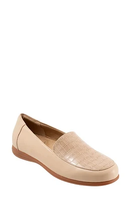 Trotters Deanna Flat Biege Croco at Nordstrom,