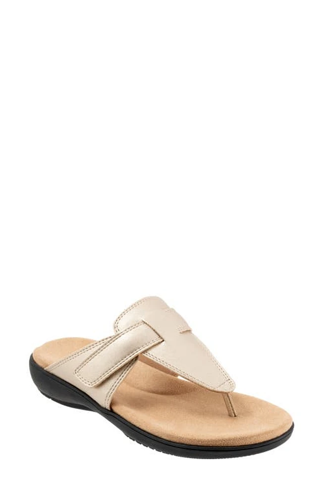 Trotters Robin Flip Flop Gold Metallic at Nordstrom,