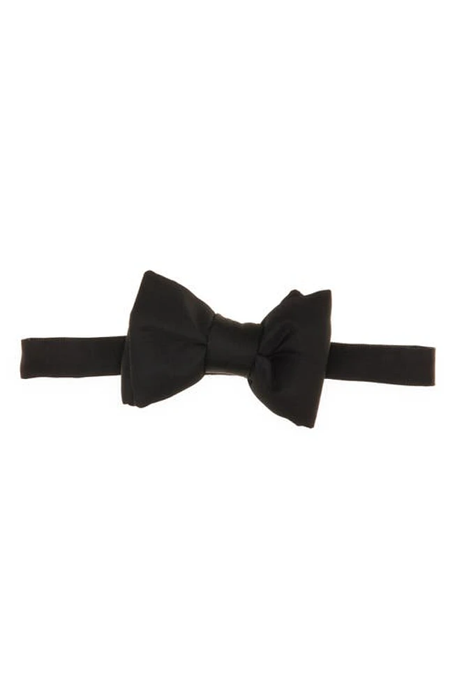 TOM FORD Pre-Tied Silk Twill Bow Tie in Black at Nordstrom