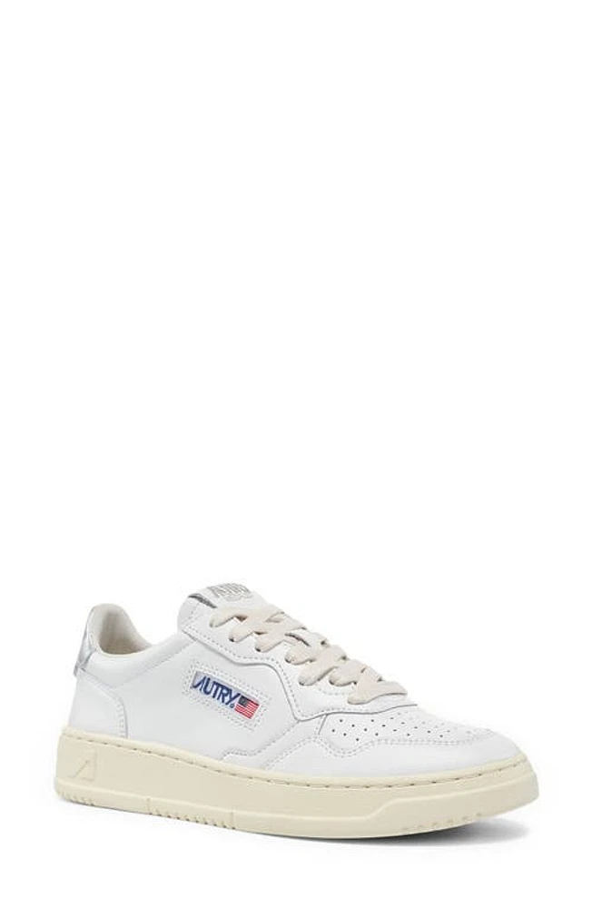 AUTRY Medalist Low Sneaker White/Silver at Nordstrom,