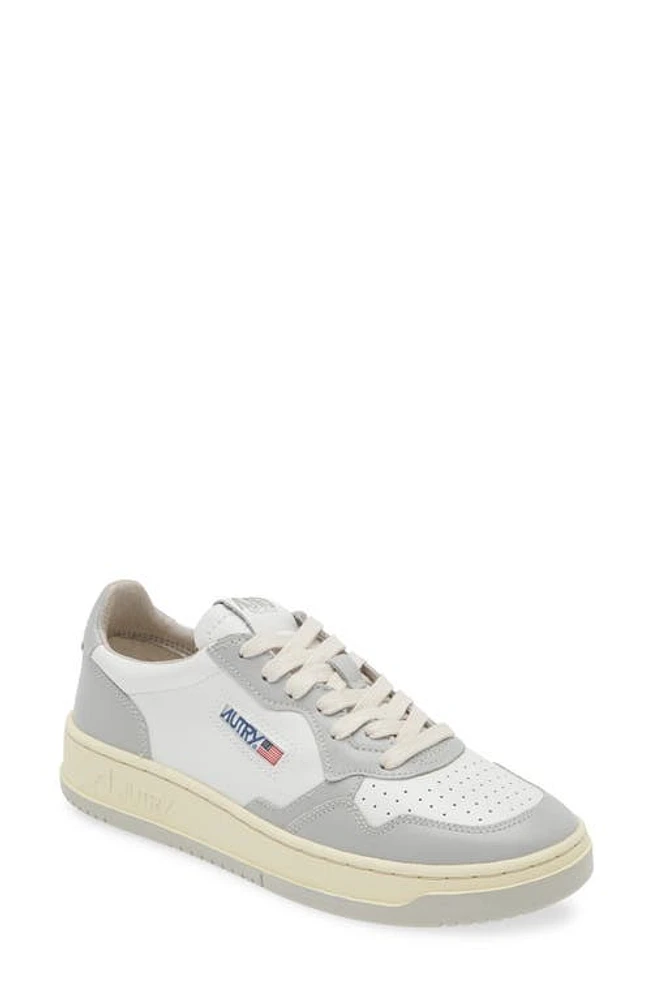 AUTRY Medalist Low Sneaker White/Vapor at Nordstrom,