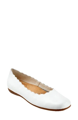 Trotters Sabine Flat White at Nordstrom,