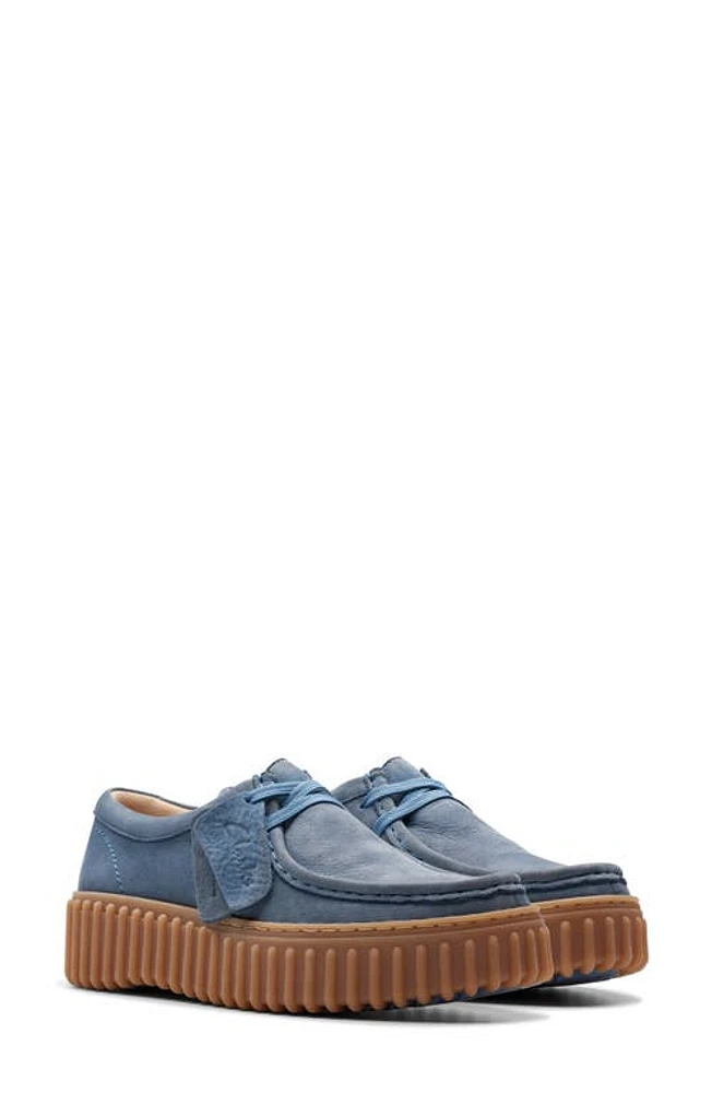 Clarks(r) Torhill Bee Chukka Sneaker Blue Nubuck at Nordstrom,