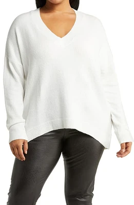 Treasure & Bond High-Low V-Neck Sweater in Ivory at Nordstrom, Size 3X