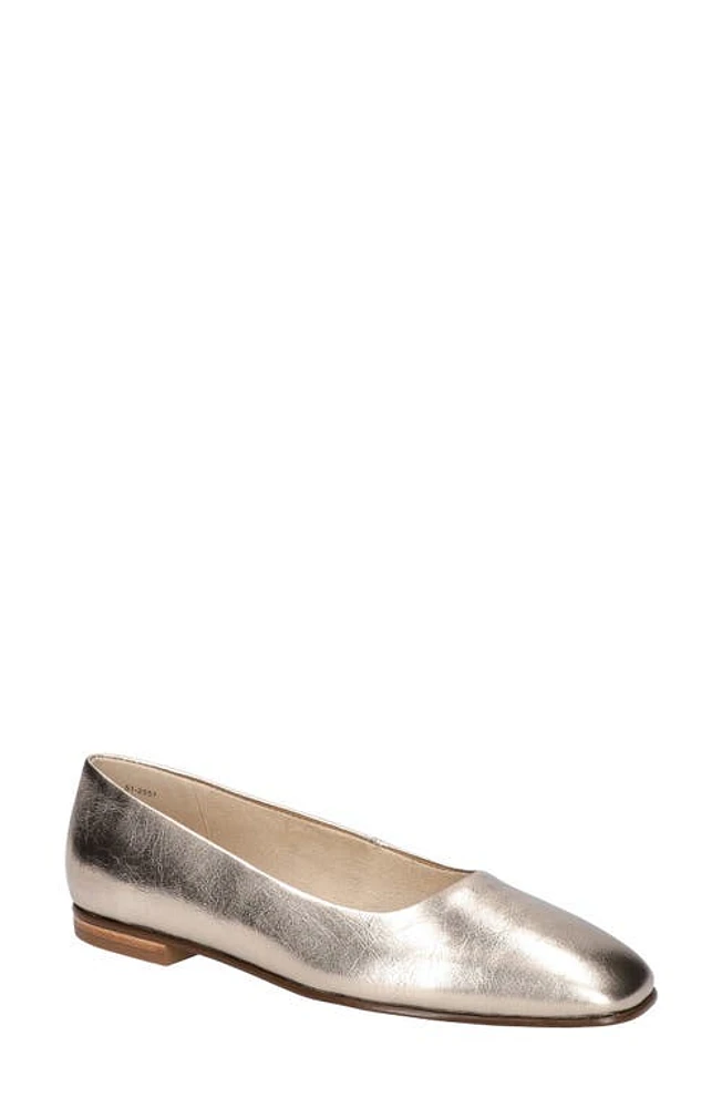 Bella Vita Kimiko Flat Champagne Leather at Nordstrom,